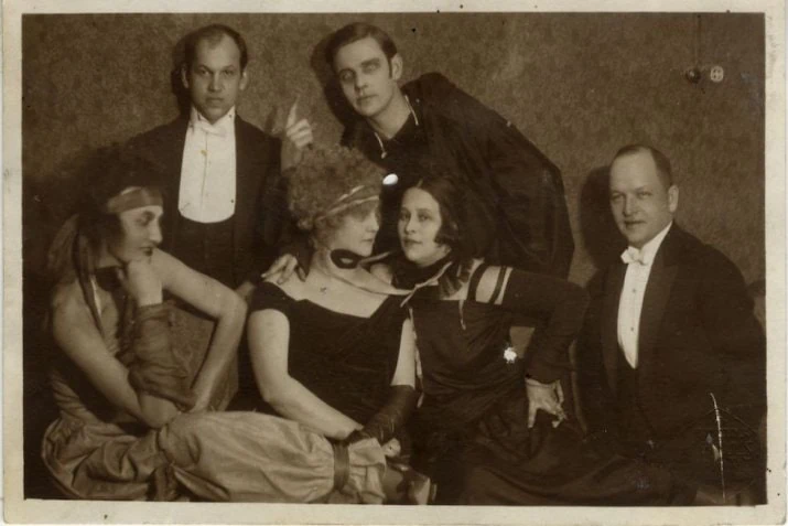 Aleksandra Beļcova, Romans Suta, Austra Ozoliņa-Krauze, Marta and Oto Skulme at the Masquerade Ball. Early 1920s. Photosalon Klio. Collection of the Romans Suta and Aleksandra Beļcova Museum. Scanned photograph